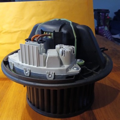 Blower motor used OEM BMW E9X ,E90, E91,E92 with regulator