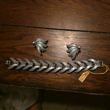 Vintage Claudette Thermoset Bracelet Earrings Set Orange Peach Gold tone EUC NWT