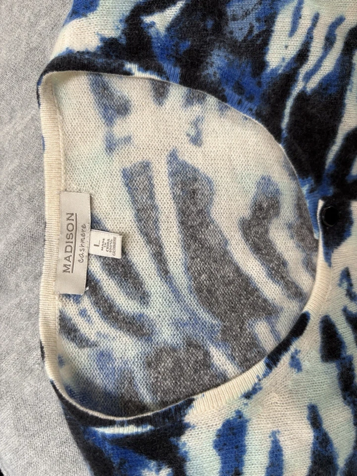 Madison Women's Cashmere Sweater Animal Print Blues & Black Size L - Image 3 of 4