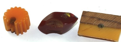3 DIFFERENT VINTAGE SIMICHROME TESTED BAKELITE BUTTONS WOOD - 第 2/2 張圖片