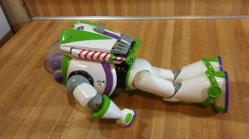 Disney/Pixar ToyStoryBuzz Lightyear12"TalkingAction Figure,lights,works great,vg - Picture 8 of 9
