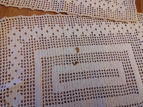 set of four vintage crocheted placemats 14 by 10 in - Picture 7 of 7