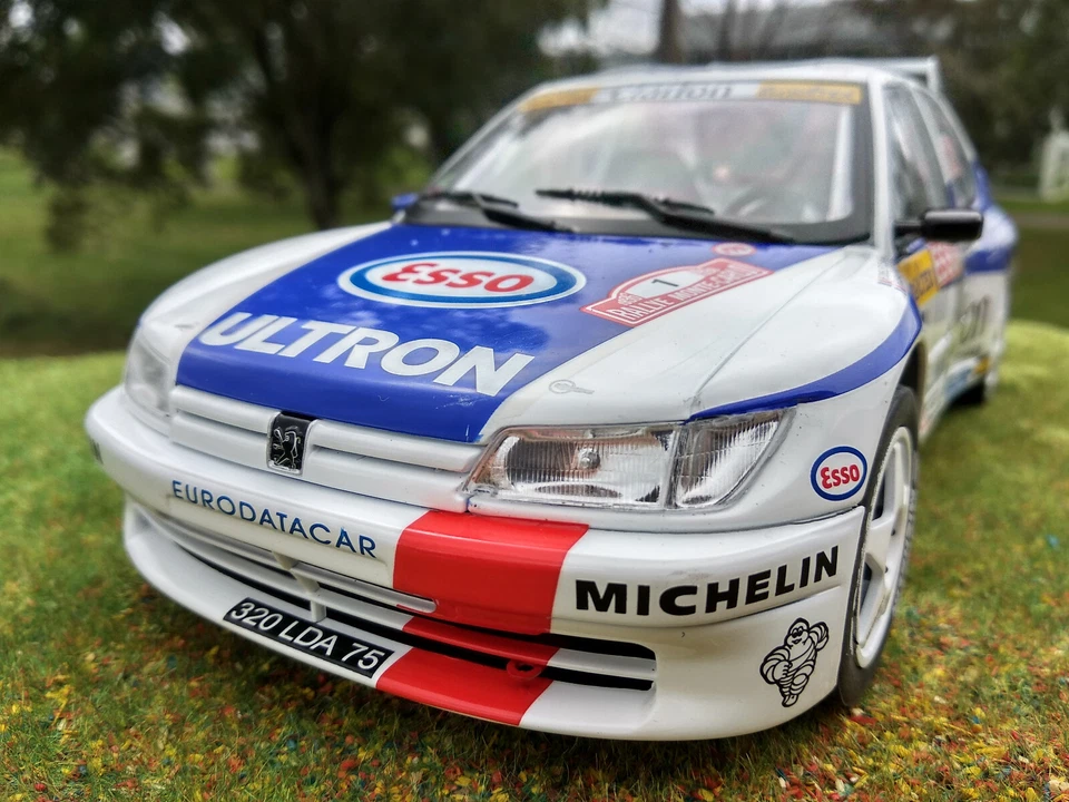 Peugeot 306 maxi rallye M. Carlo F. Delcour,Solido 1/18eme ,neuve, long. 22cm - Photo 4/4