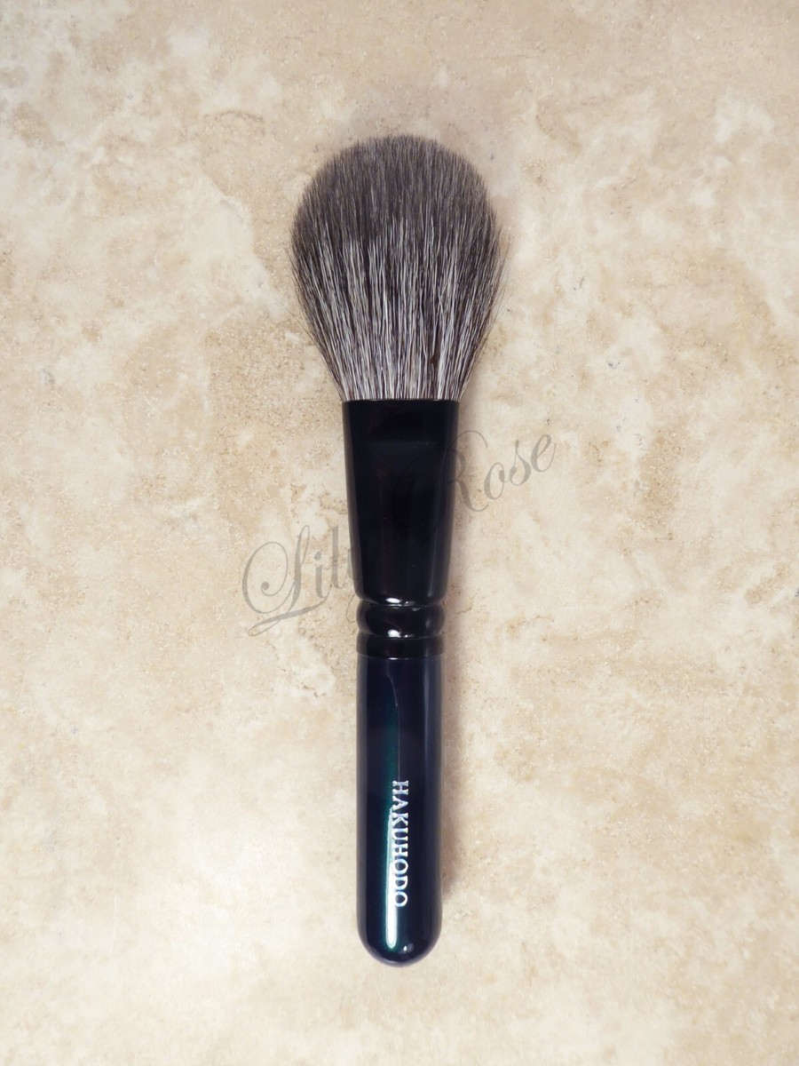 HAKUHOUDOブラシ HAKUHODO Blush Brush, 2020 Evergreen, Blue Squirrel / Goat Hair