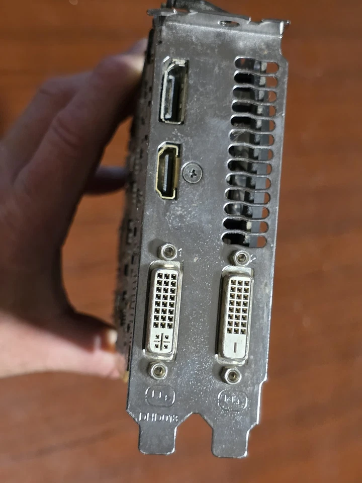 Gigabyte Radeon R9 270X OC WINDFORCE 3X Graphics Card - 2GB GDDR5 - Image 3 of 4