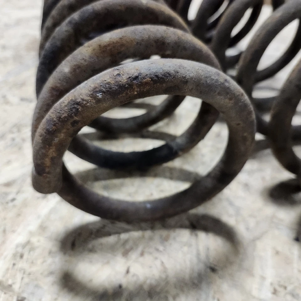 Par de molas helicoidais de suspensão dianteira C3 Corvette 68-82 OEM usado original - Imagem 2 de 4