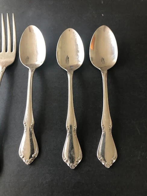 4 pc Oneidacraft Deluxe CHATEAU 1 Dinner Fork and 3 Teaspoons - Image 3 of 4