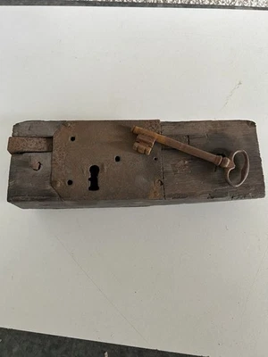 Ancienne Serrure En Bois Avec Sa Clé - Photo 1/4