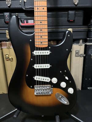 Fender Squire 40th Anniversary Vintage Edition Stratocaster Two Color Sunburst
