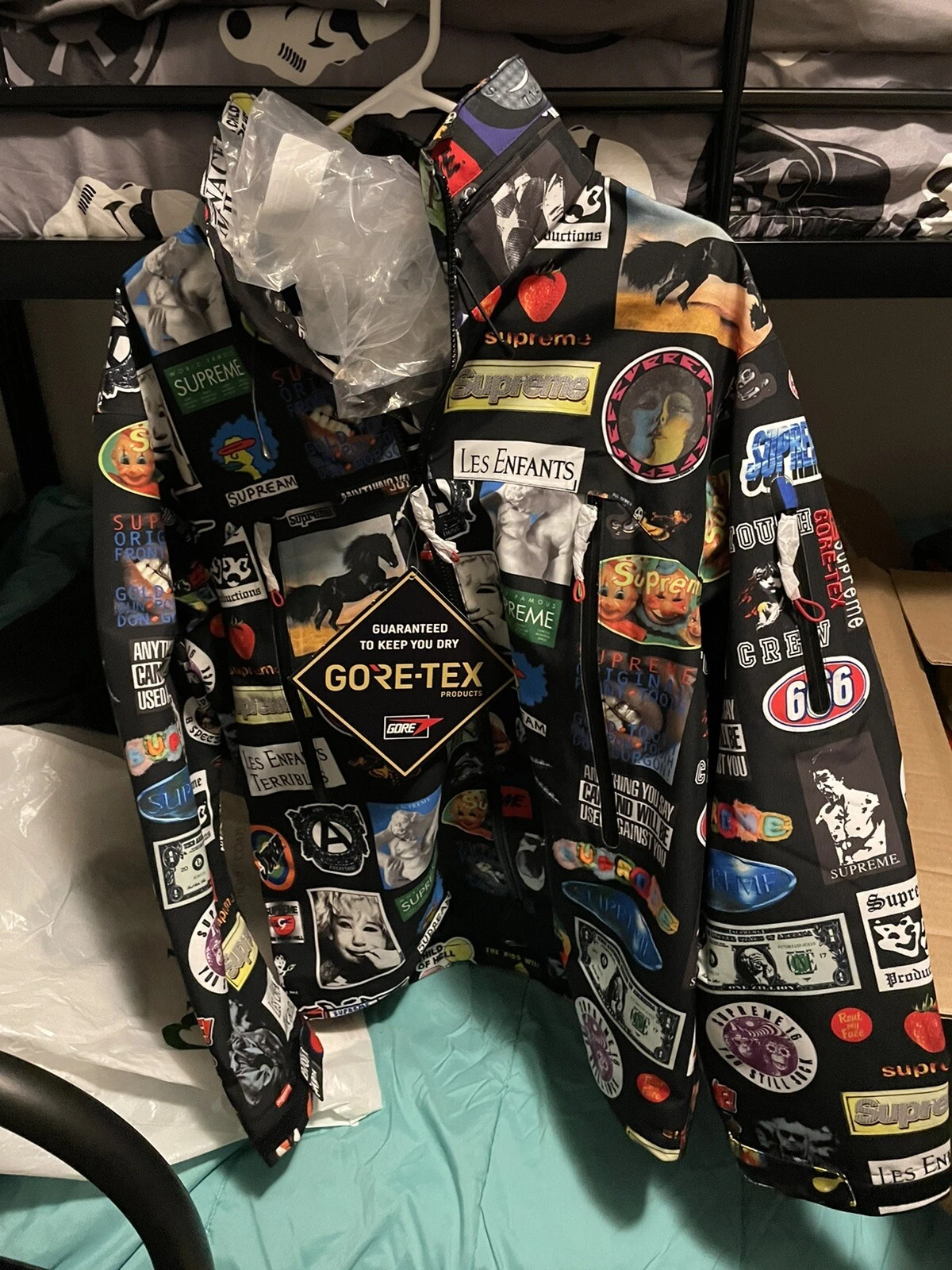 Veste coque autocollants Supreme GORE TEX SS21J13 taille S