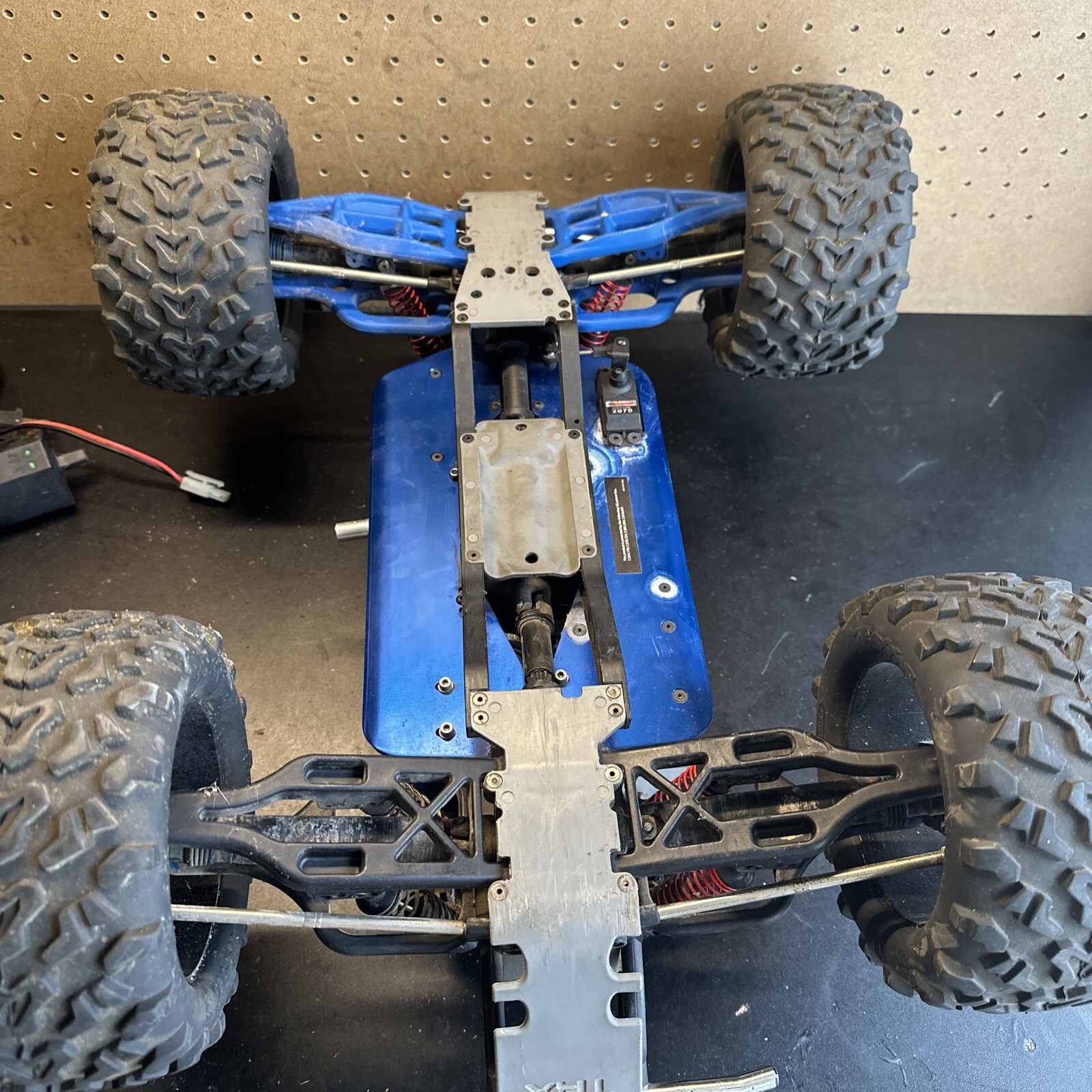 Traxxas TMaxx 3.3 4WD RTR Nitro Monster Truck (White) [TRA490773Blue