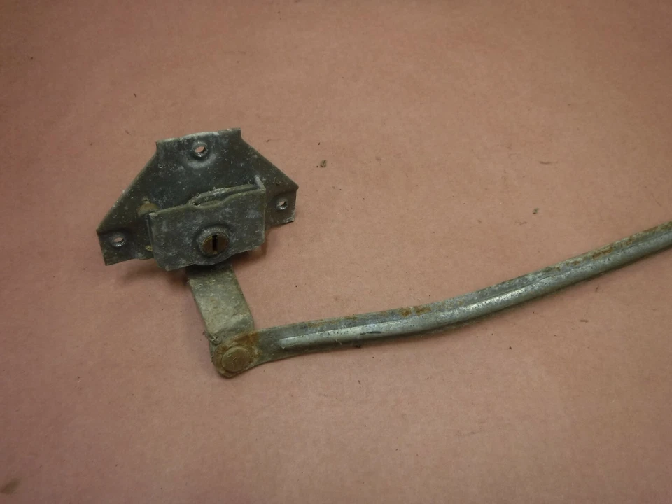 Jeep Wagoneer  1980 Front Passenger  Door   Latch Release Linkage  - Image 2 of 4