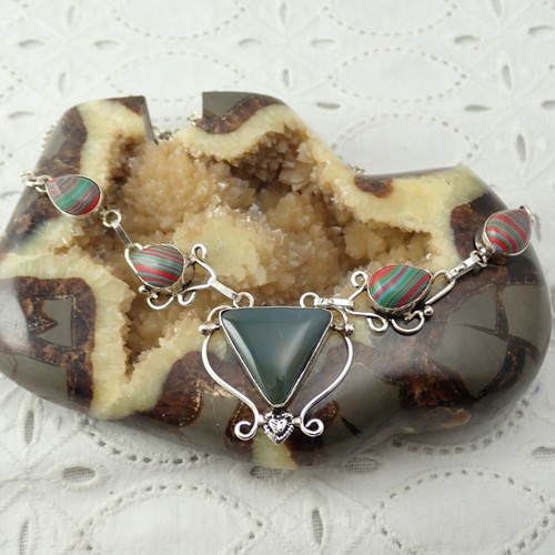 Art Glass with Genuine Onyx Triangle Pendant 18 3/4" Silver Tone Necklace - Picture 2 of 6