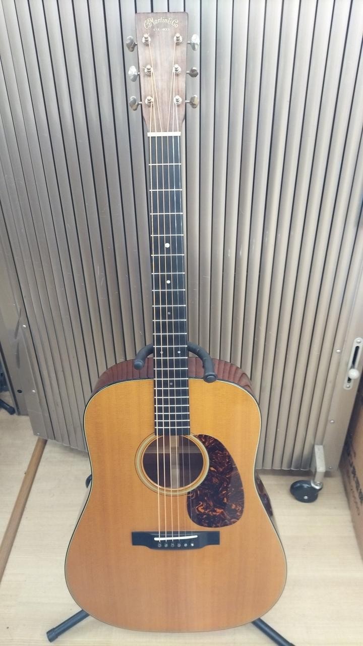 MARTIN D-18 Acoustic Guitar Classic Model Excellent Condition