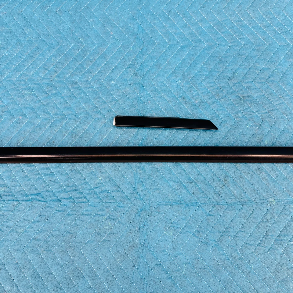 Moldura de puerta de cinturón de seguridad delantero derecho BMW 650i 2012-2017 OEM Foto 4 de 4