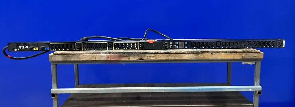 Eaton 24Amp 200-240V ePDU 50/60Hz EM104-10 🟦 Foto 2 de 4