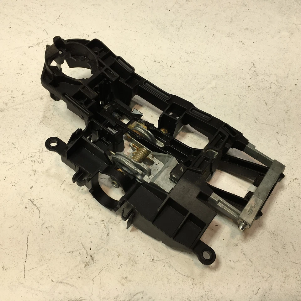 Suporte base maçaneta traseira direita do passageiro BMW 550i xDrive 2011-2016 fabricante de equipamento original - Imagem 4 de 4