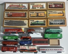 TYCO/Mantua..HO Trains..19 pieces +..Assortment # 44