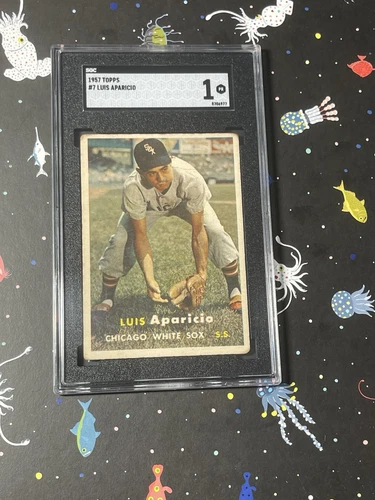 1957 Topps - #7 Luis Aparicio SGC 1