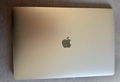 MacBook Pro 15 2017 mit Touchbar I7 / 16GB Intel HD Graphics 630 / 512GB SSD