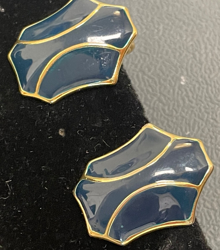 Vintage signed Monet Blue Enamel Earrings Gold Tone MCM retro 1” clip-on Rare