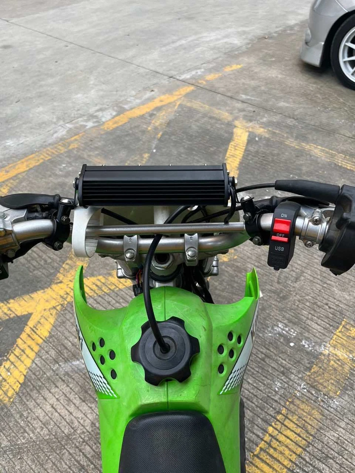 Kit de luces de barra de faros LED con puerto USB para Yamaha YZ450 YZ125 YZ250 WR450 WR250 Foto 4 de 4