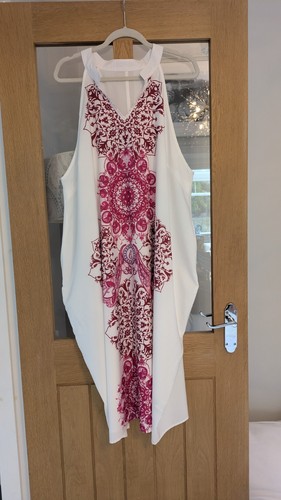 Shein 4XL weiches elfenbeinfarbenes fließendes Neckholder-Kleid mit rosa Mandala-Muster