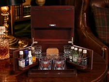 Minibar de mesa de madera Brookstone/caja de bar portátil con gafas