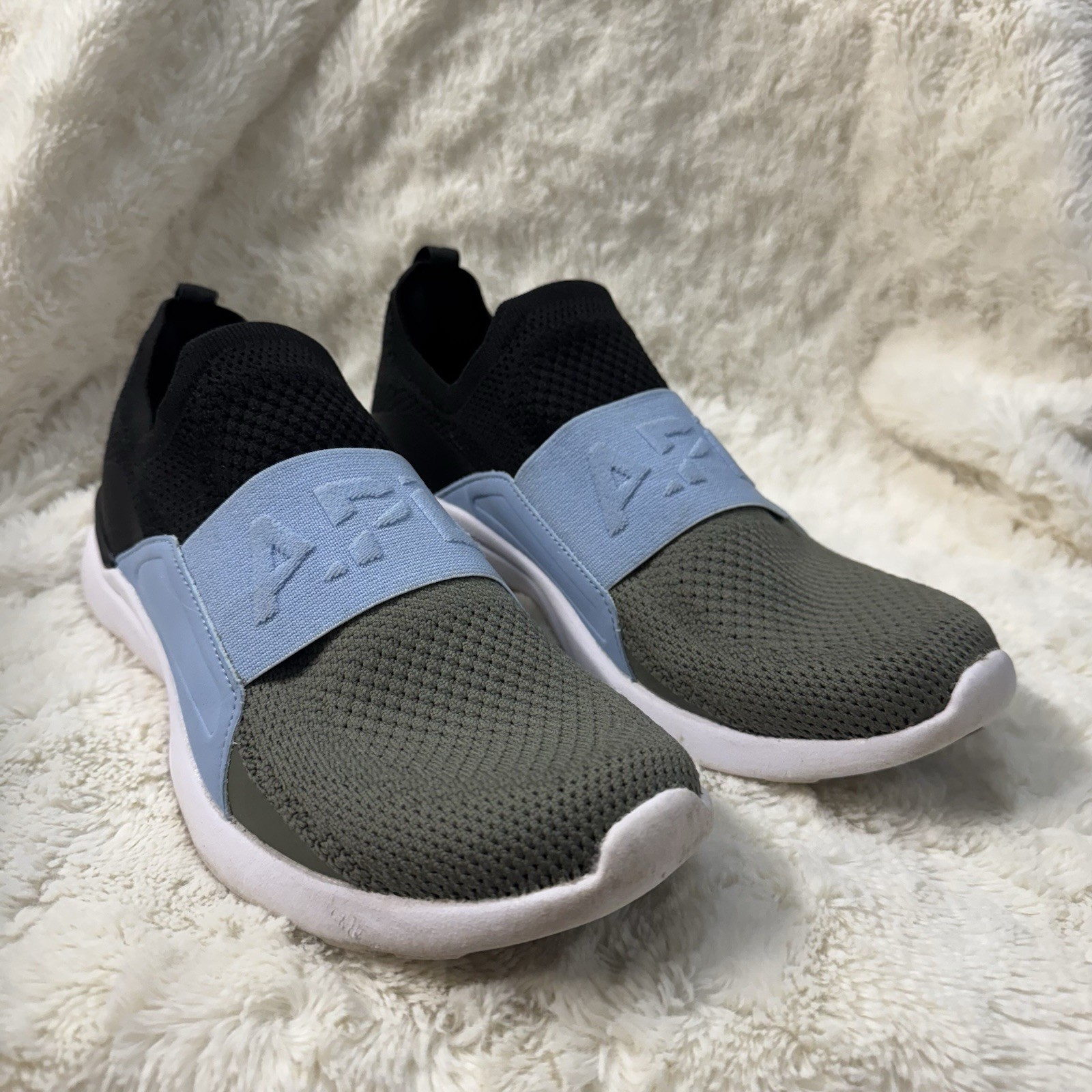 APL TechLoom Woman Bliss Sneakers Size 8