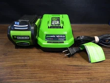 Greenworks 40V 4Ah Rechargeable Li-ion Battery 29472 & 40V Charger 29482