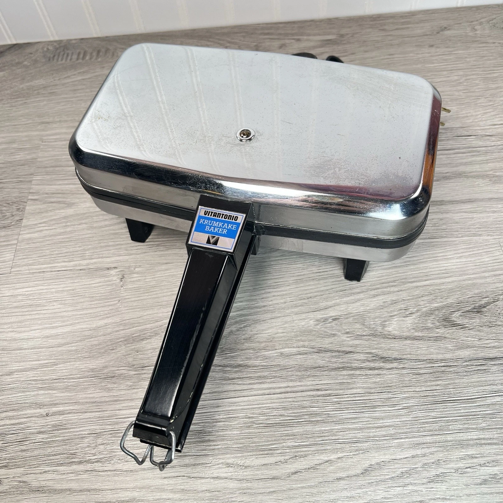 Vintage Vitantonio Krumkake Baker 350 Non Stick Waffle Cookie Maker Iron Works
Opens in a new window