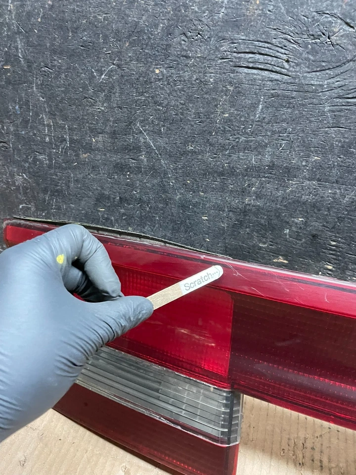 Panel de luz trasera central maletero sedán Subaru Legacy 2000 a 2004 4 puertas OEM T9679 DG Foto 4 de 4