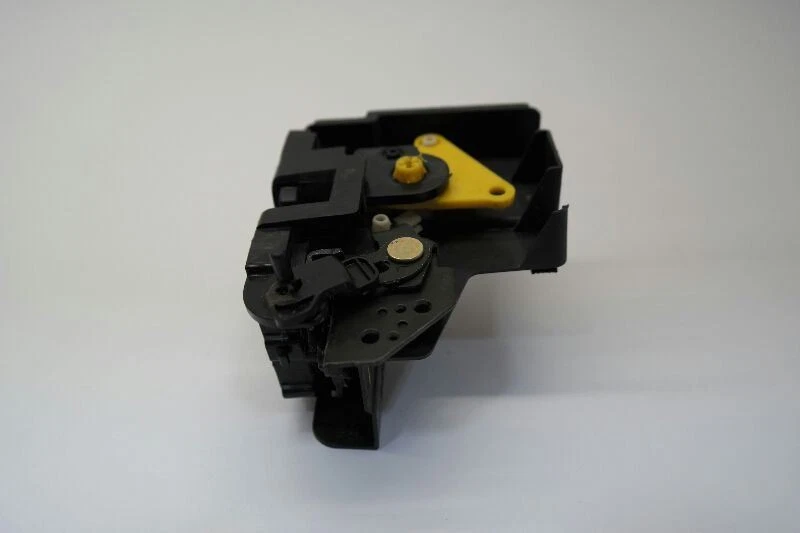 Actuador de pestillo de puerta del lado del conductor trasero izquierdo KIA Rio 2006 Foto 3 de 4