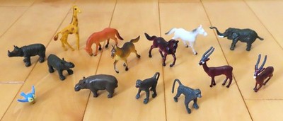 VTG Lot of 14 Plastic Animal Figures: 9 Safari Animals, 4 Horses, 1 Blue Bird