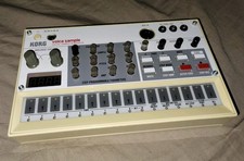Korg VOLCASAMPLE Digital Sample Sequencer - White TESTED/WORKING 