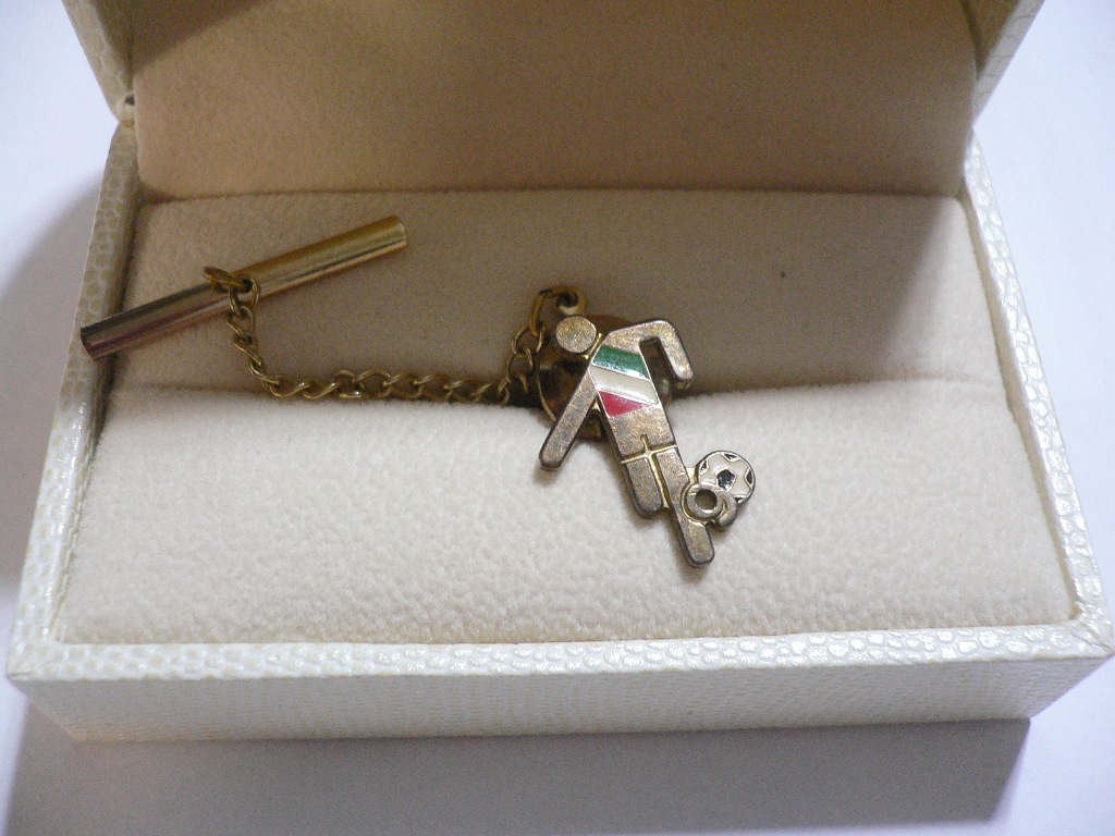1990 FIFA World Cup Football Soccer ITALY MASCOT Ciao Tie Tack