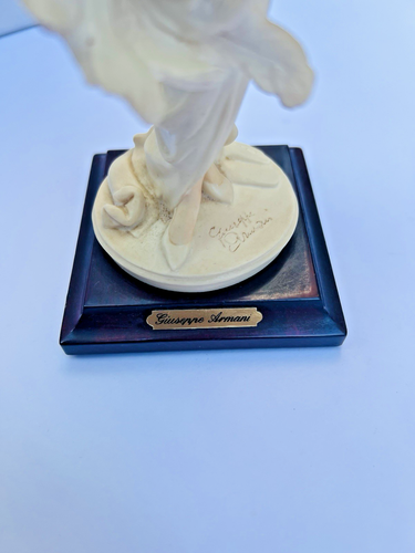 Giuseppe Armani Florence Figurine "Lady with Rose" 1973 Capodimonte Style Sculpt - Picture 5 of 6
