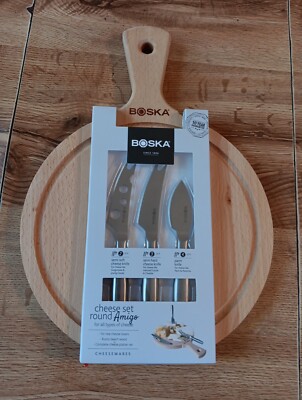BOSKA CHEESE SET ROUND AMIGO CHEESEWEAR KNIFE AND CUTTING WOODEN BOARD
