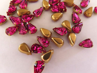 50 Swarovski Pearshape Rhinestones 10x6mm Fuchsia/Brass settings.