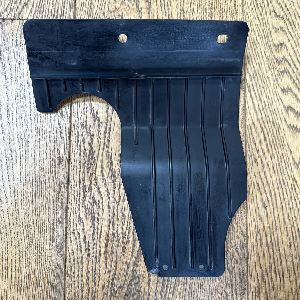 Protector contra salpicaduras genuino Ford Performance Mustang GT 5.0 2015-20 GR3B10317AC Foto 2 de 4