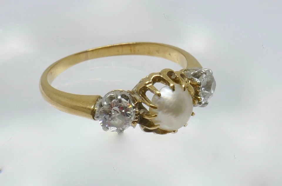 BAGUE OR JAUNE 18K DIAMANTS ET PERLE DE CULTURE BOUTON XIXe - Photo 3/4