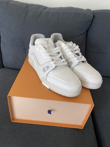 LOUIS VUITTON WHITE LEATHER TRAINER 