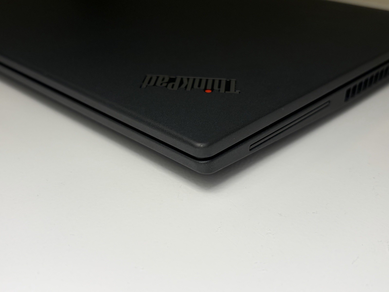 Lenovo ThinkPad P14s Gen 4, 14-Inch Laptop, with Intel Core i7 13th Gen., 1 TB SSD (Solid State Drive), Windows 11 Pro