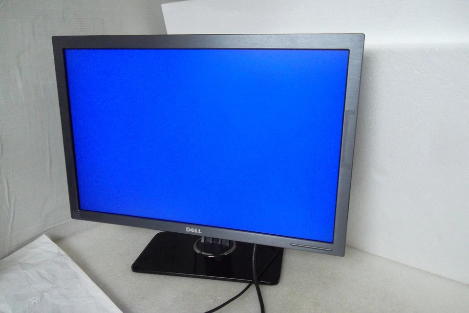 Dell 3008WFP 30" Widescreen Monitor w/HDMI DVI VGA RCA 2K USB 2560x1600 3008WFPt - Image 4 of 4