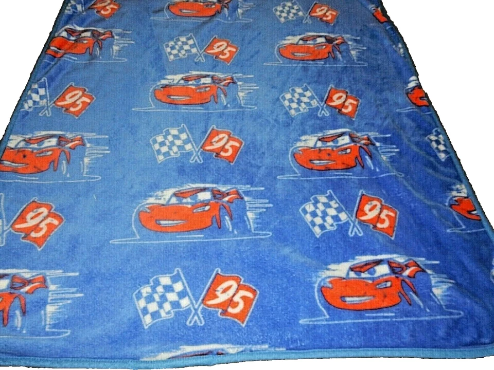 7A 40x50 Disney CARS 3 Lightning McQueen Minky Peluche Niño Cama Manta Foto 3 de 4