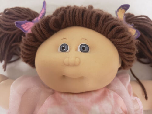 Cabbage Patch Kids 1985 cabello castaño/ojo gris niña cabeza molde 1 mariposas rosa - Imagen 16 de 17