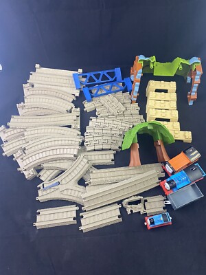 Thomas The Train Mattel GULLANE Lot Tracks Train & Accessories