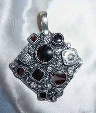 PREMIER DESIGNS "ARTISTIC* BLACK ENAMEL w/SILVER & GOLD ENHANCER SLIDE PENDANT