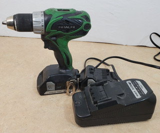 Hitachi 18v Cordless Driver Drill DS 18DSAL (2) Batteries & Charger