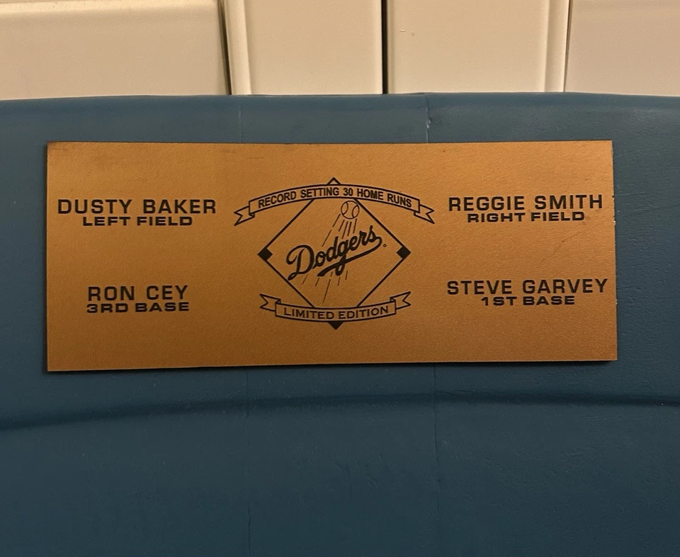 Respaldo de asiento firmado por el estadio de los Dodgers de Los Ángeles Steve Garvey, Dusty Baker, Ron Cey, R. Smith Foto 2 de 4